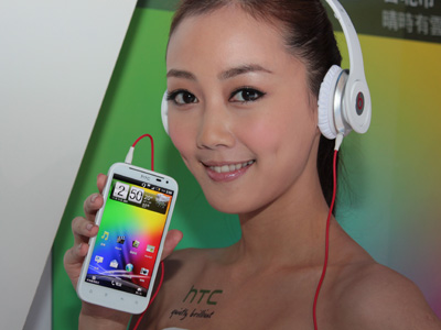 HTC Sensation XL 動手玩，11月16日上市，售價20,900元