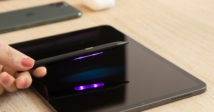 Adonit 推出內建紫外線燈的 iPad 觸控筆「抗菌版 Adonit Note -UVC」，使用前先殺菌一波更安心