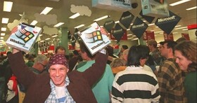 RTX 30系列賣到缺貨、搶購，老黃：熱潮比美當年Win95推出