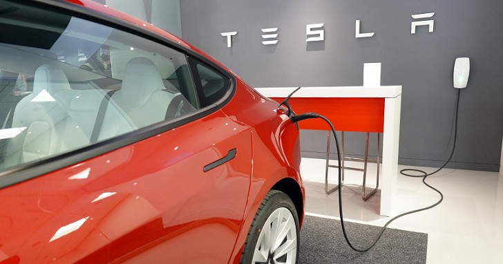 Tesla 家用充電座升級,第三代模組導入 Wi-Fi 連線與安全監控