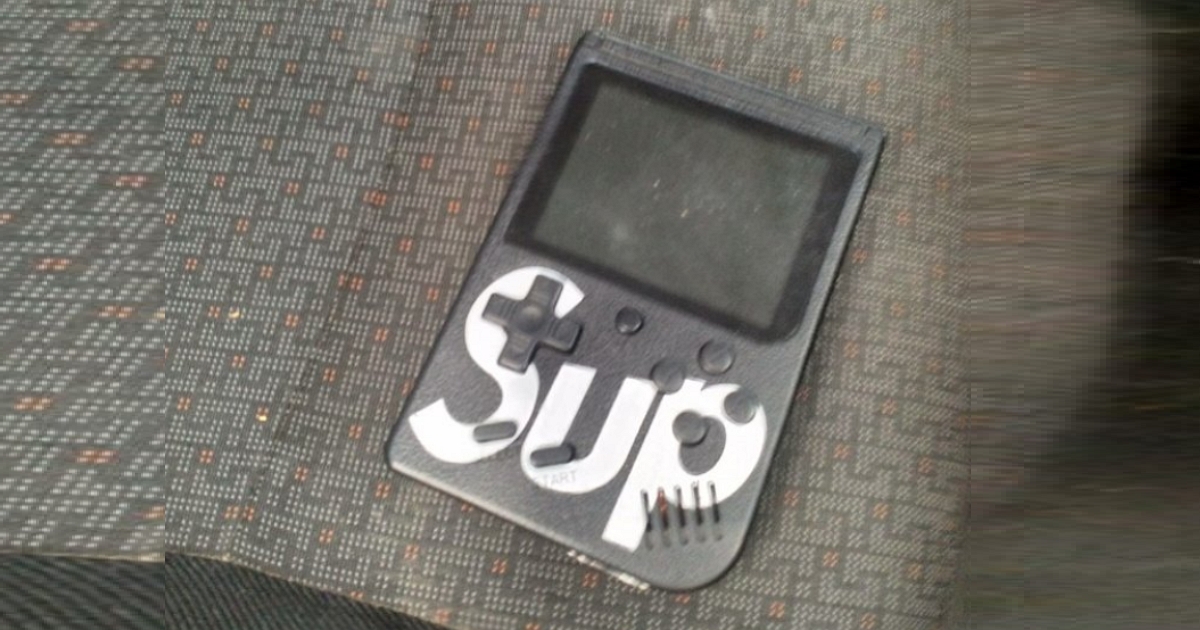 英國警方逮捕偷車賊後查獲一款「偽GameBoy」偷車裝置,一台價值77萬元台幣