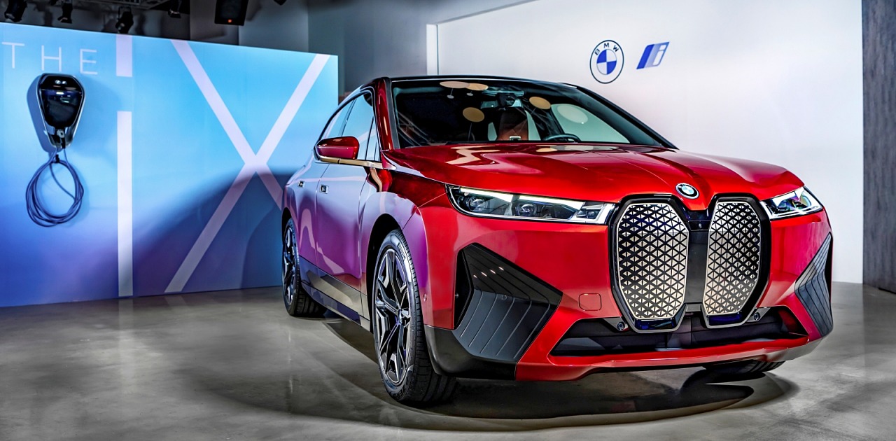 BMW iX 豪華純電旗艦休旅霸氣登台,續航力超過600公里、售價 316 萬起