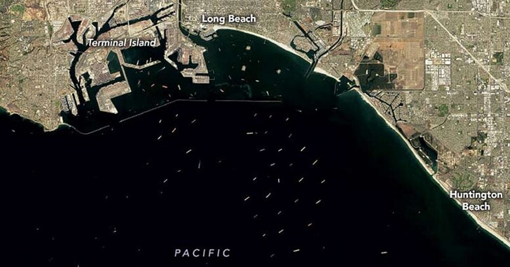 從NASA衛星圖看全球供應鏈的中斷，全球主要貨港等待卸貨的「塞船」有多嚴重？