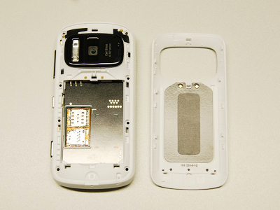 Nokia 808 PureView 拆解照出爐，4100萬畫素相機模組長啥樣？