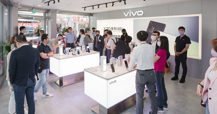 vivo 台南府前體驗店盛大開幕，藍牙耳機下殺 1.7 折、買手機現折 6000 元