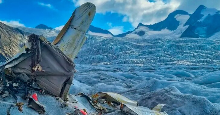 一名登山嚮導在瑞士融化的冰川上，發現漂流了54年的飛機殘骸