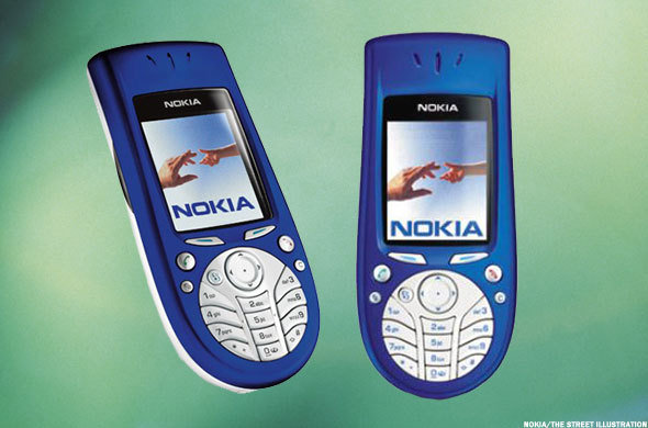 以前那些造型特殊的13支手機，還記得酷似鞋刷、粉餅盒、豬耳朵的手機嗎？