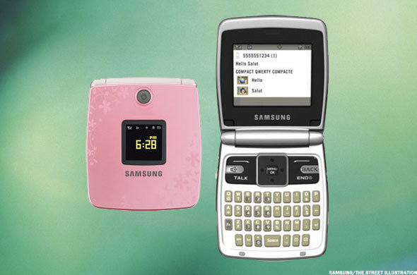 以前那些造型特殊的13支手機，還記得酷似鞋刷、粉餅盒、豬耳朵的手機嗎？