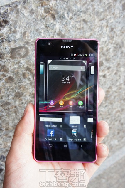 Z R Mobile 更強的防水性能,Sony Xperia ZR 一手試玩、空機售價16,900元 | T客邦