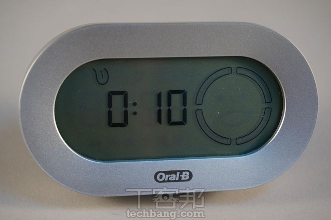 Oral-B P7000 智慧牙刷：每分鐘震動48,000次，智慧連結行動裝置App