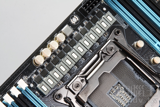 ASRock X99 WS：專為儲存工作站打造，配備10組SATA
