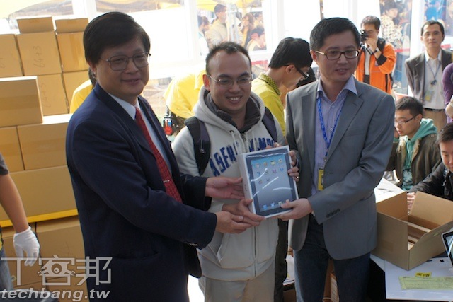 一萬六千五起跳，燦坤 iPad 開賣實況