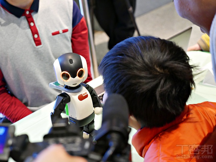 Mini Robi 這是mini Maker Faire 2016舉辦的機器人格鬥,這些小小機器人有大志向 | T客邦