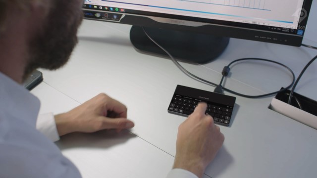 Sirus Microcomputer Sirius A比平板電腦還小,卻是搭載Windows 10的真正電腦 | T客邦