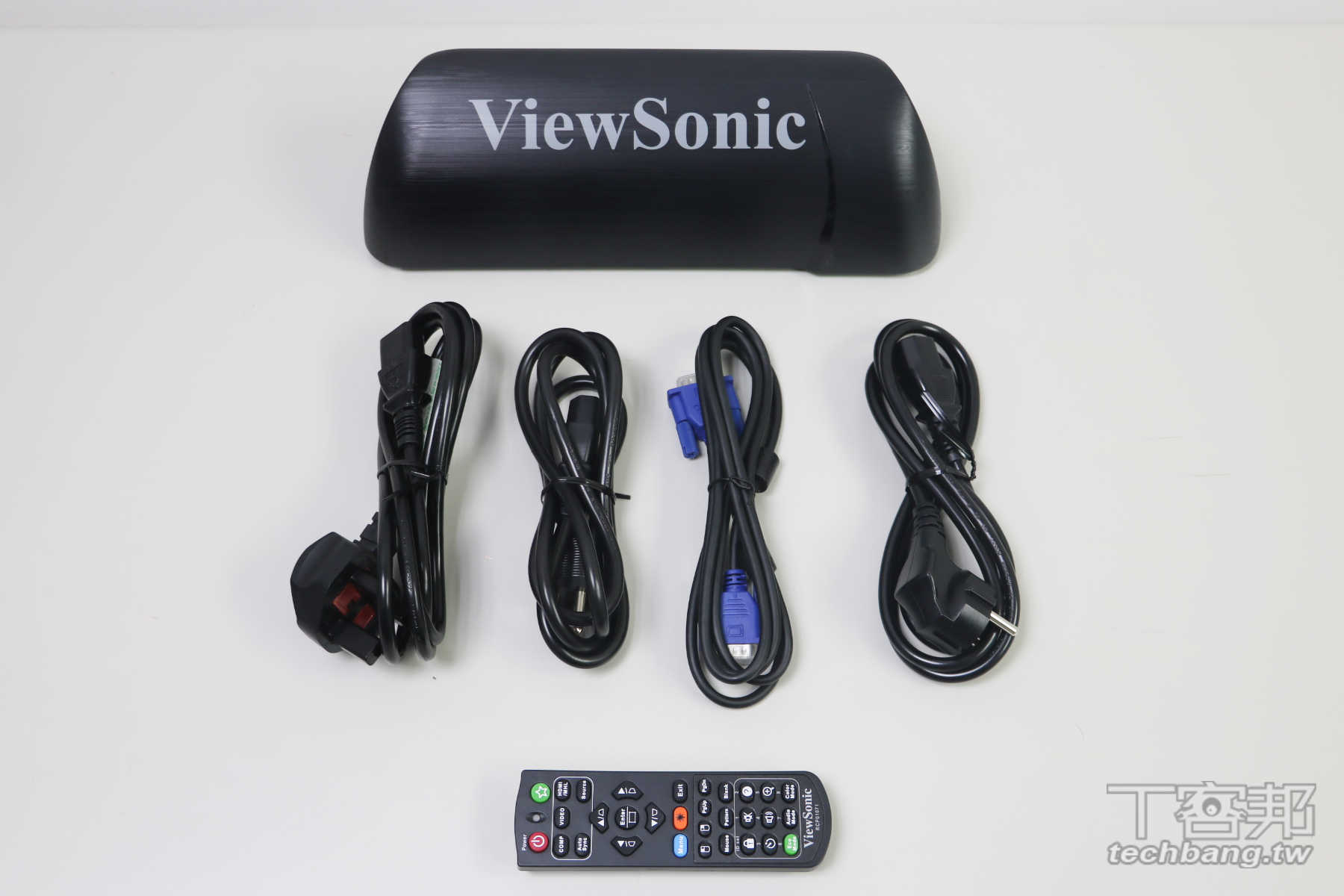 顏色精準、細膩，擁有重低音效果的投影機：ViewSonic Pro7827HD 開箱評測