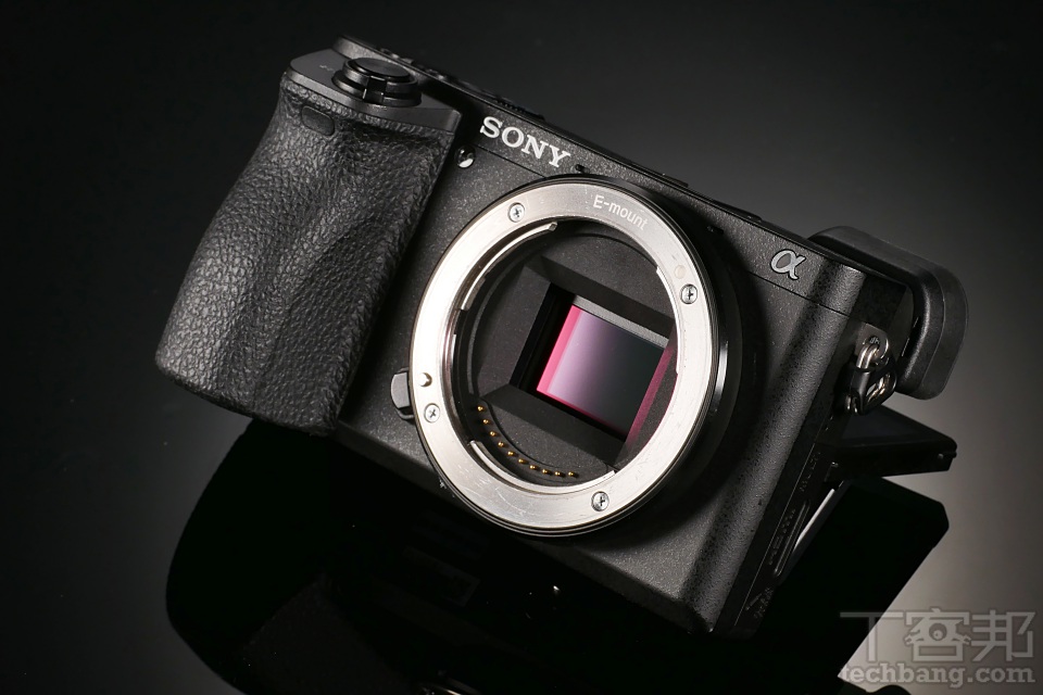 觸控螢幕與五軸防震到位，APS-C 旗艦 Sony α6500 評測