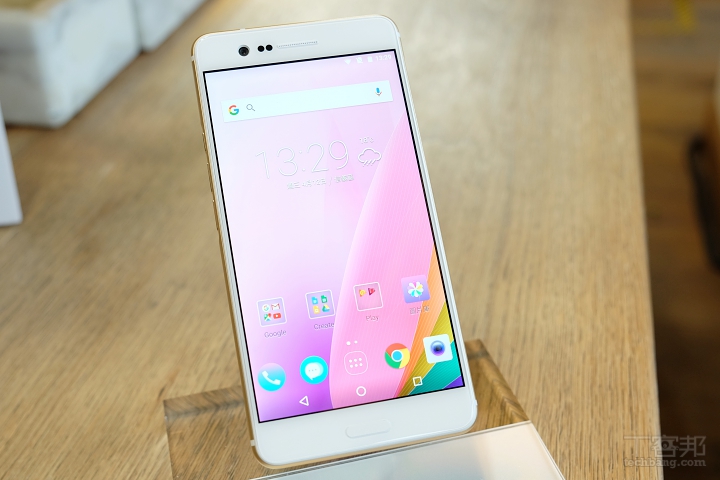 Sharp Z3 新機上市，主打 2K 大螢幕、f/1.8 大光圈鏡頭 | T客邦