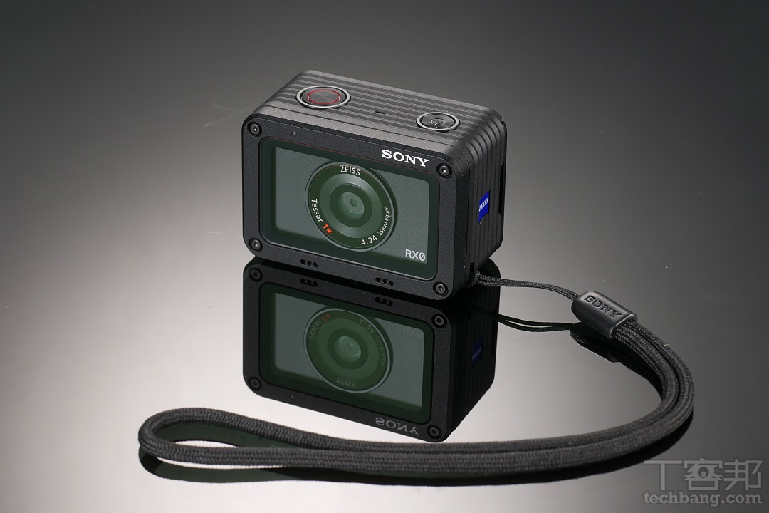 Sony Rxo Floating Handle 掌中的極限相機 Sony RX0 開箱試玩與配件介紹 | T客邦