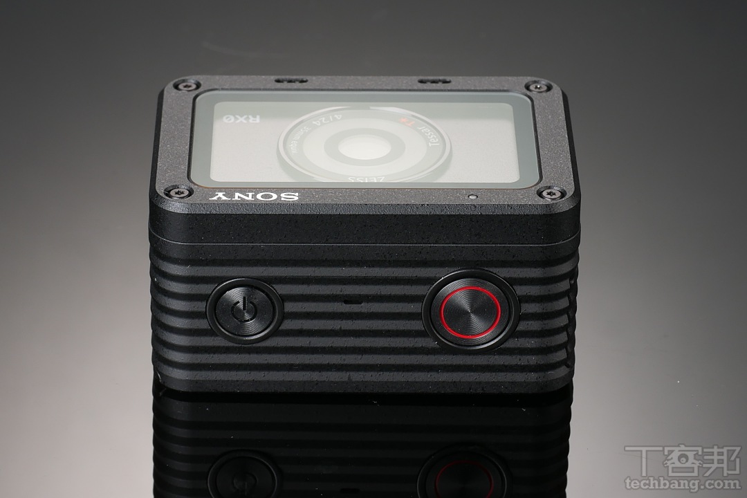 Sony Rxo Floating Handle 掌中的極限相機 Sony RX0 開箱試玩與配件介紹 | T客邦