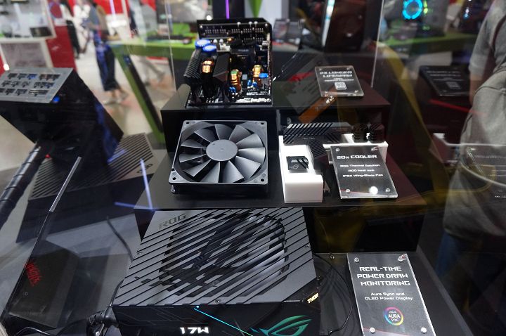 筆電內建Android模擬器、電腦椅也有RGB...這些是Computex會場我們遇見的特殊電競周邊產品 | T客邦