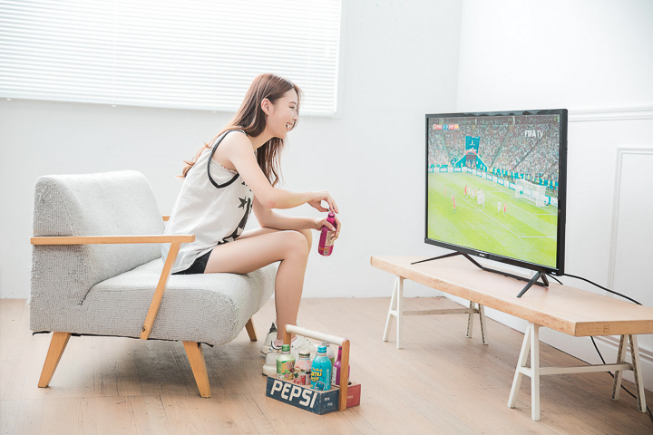 4K HDR 超高解析,流光溢彩美麗視界,Philips 液晶顯示器 436M6VBRAB 亮眼登場