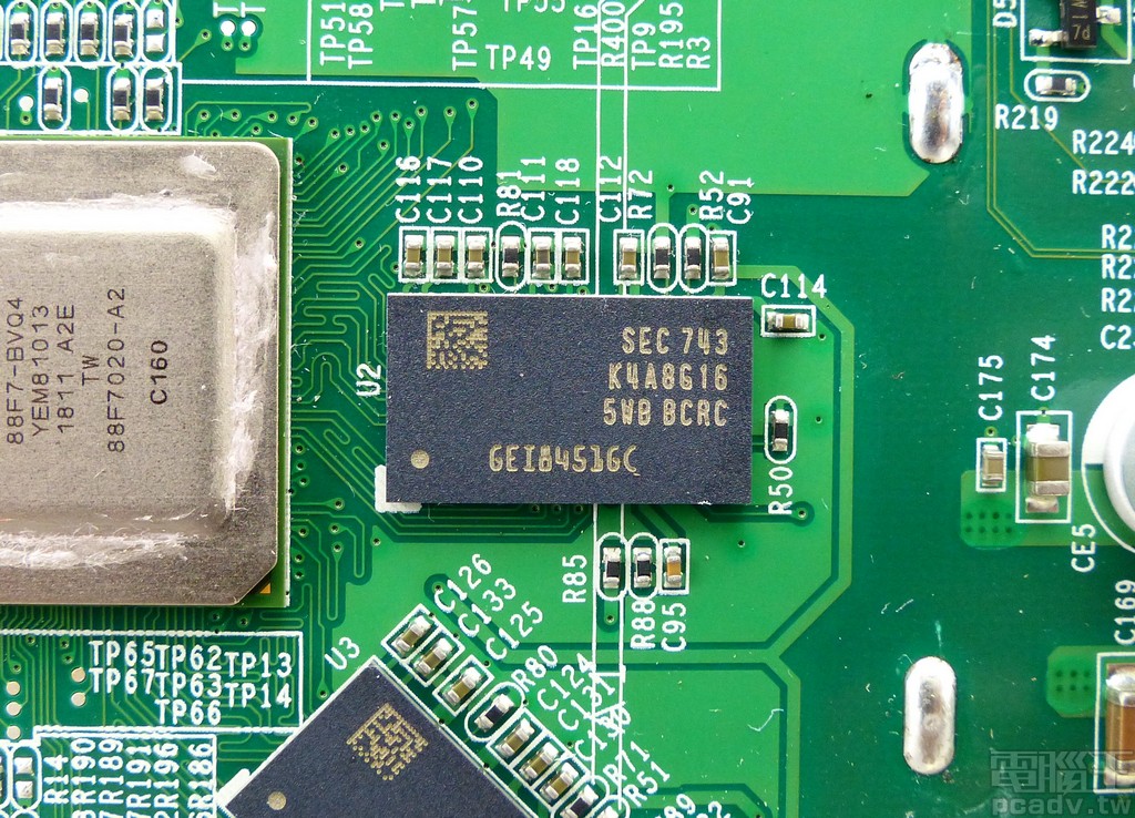 2 顆 8Gb SamsungK4A8G165WB-BCRC DDR4 記憶體顆粒組合成 2GB 容量