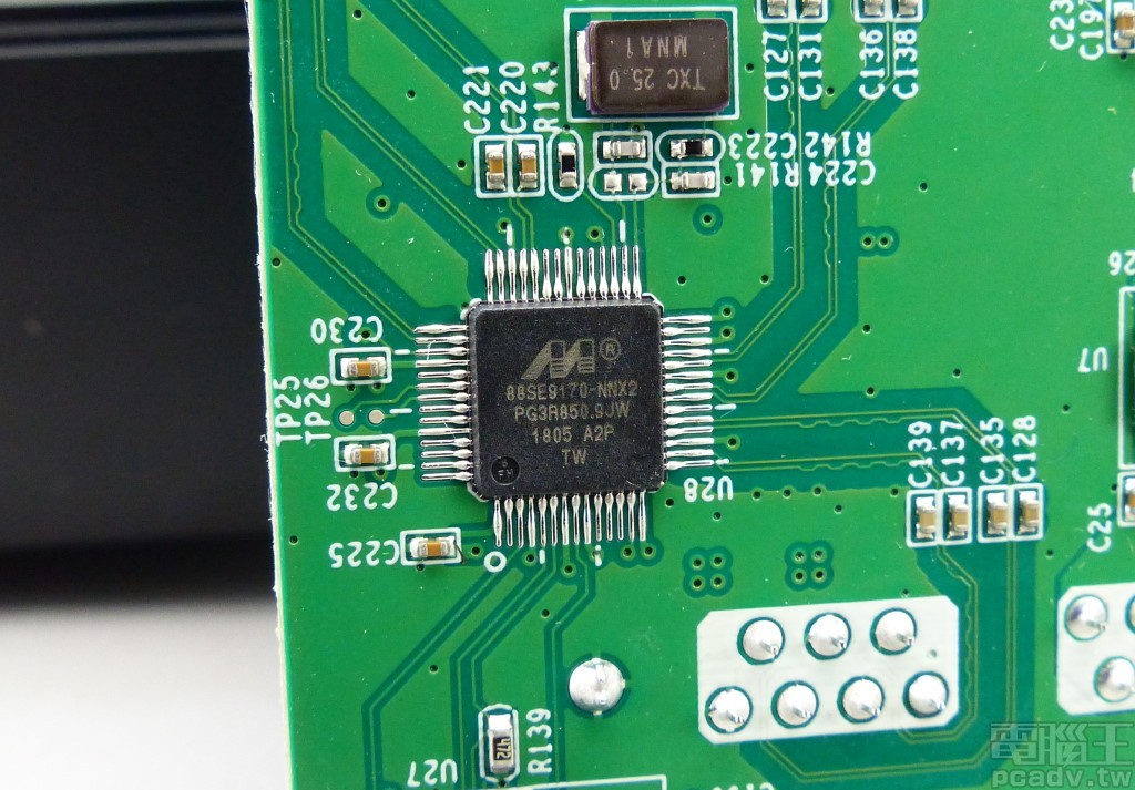 電路子版共安排 2 顆 88SE9170 SATA 6Gb/s 晶片，各自負責 2 埠共 4 埠