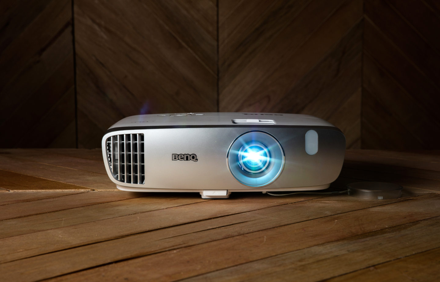BenQ W1120實際評測:高解析、低延遲、廣色域,可說是電玩最佳投影機。