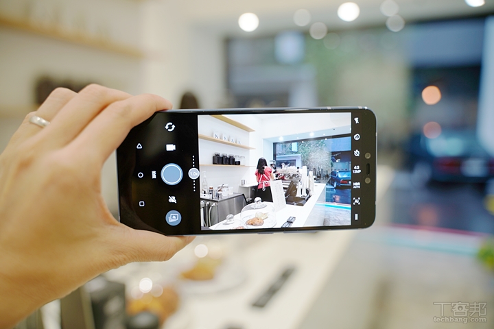 HTC U19e
