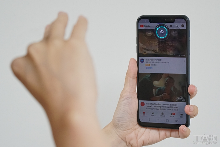 LG G8s ThinQ 動手玩,有創意的輕旗艦