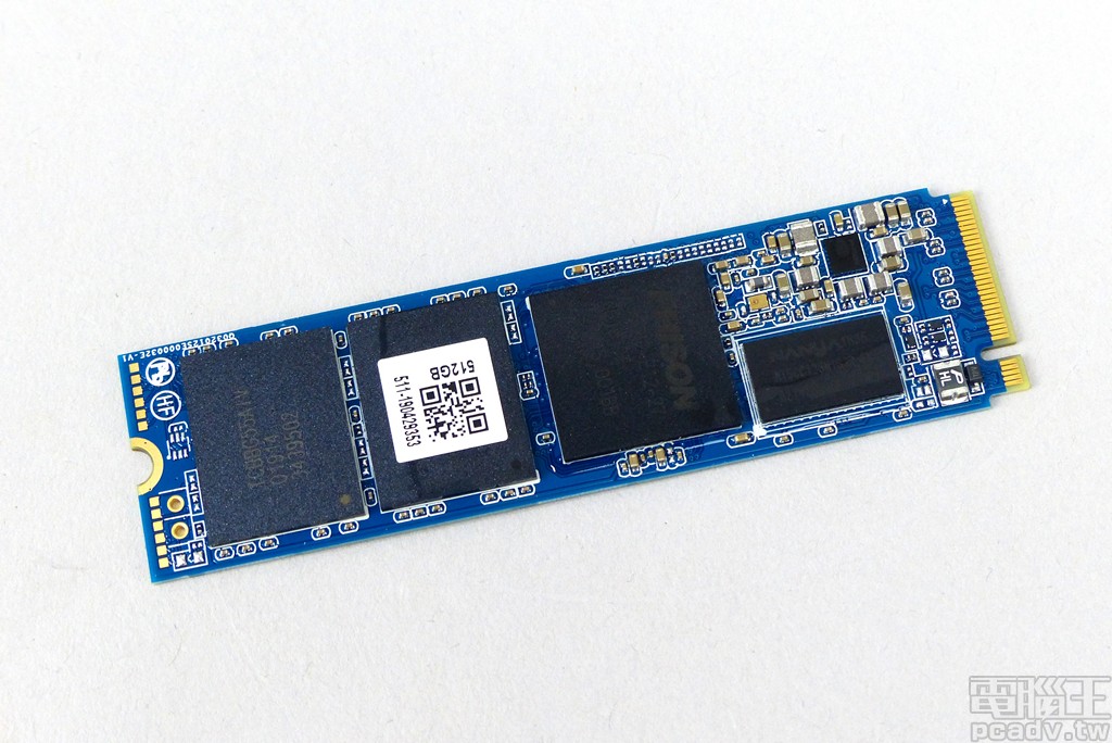 ▲ 卸除散熱片的 Cardea II M.2 PCIe SSD，SSD 本體為近期市場能見度相當高的 Phison PS5012-E12 公版參考設計。