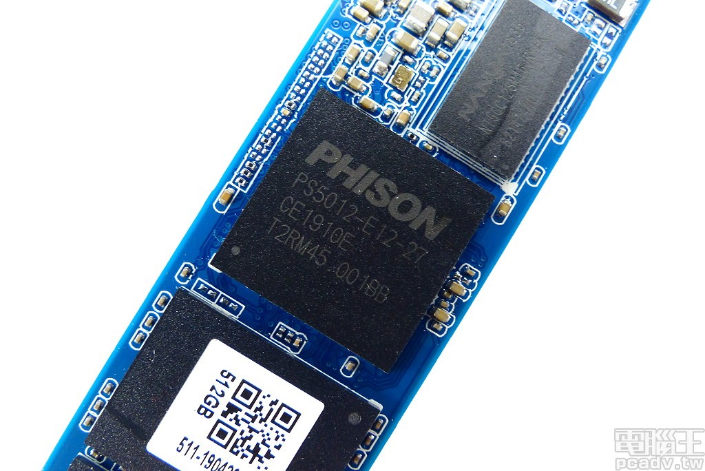 ▲ PS5012-E12 控制器，對外支援 PCIe 3.0 x4 和 NVMe 1.3，對內支援 8 通道/32CE 快閃記憶體。