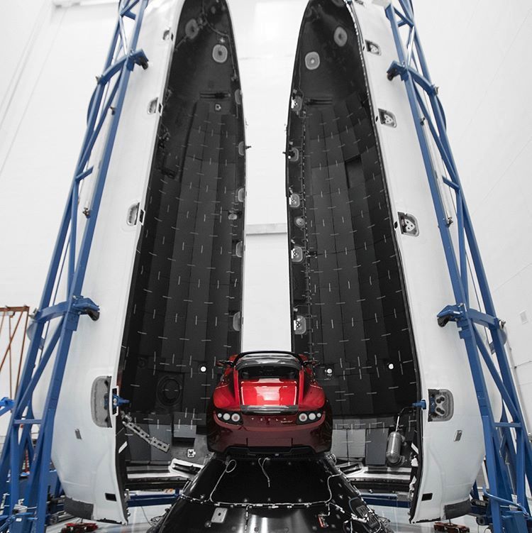 特斯拉「太空跑車」完成第一圈繞日飛行，正靠近火星
