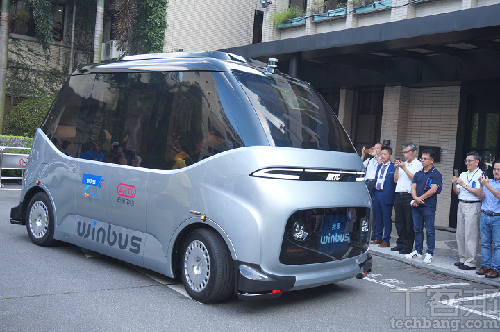 本土產業鏈從零開始打造，Level 4 的 MIT 自駕小型巴士「WinBus」公開亮相