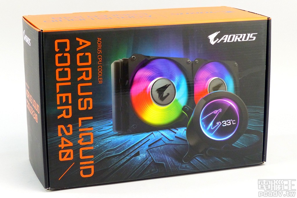 ▲ GIGABYTE AORUS 產品線延伸至一體式水冷散熱器，推出 AORUS Liquid Cooler 240、280、360 散熱排版本。本次測試為 240mm 散熱排版本，外包裝主視覺表現 RGB 風扇與圓形 LCD 螢幕特色。