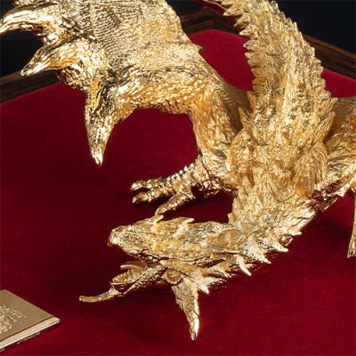 《魔物獵人》玩家的夢幻逸品，24K 金火龍雕像「只要」日幣 880 萬