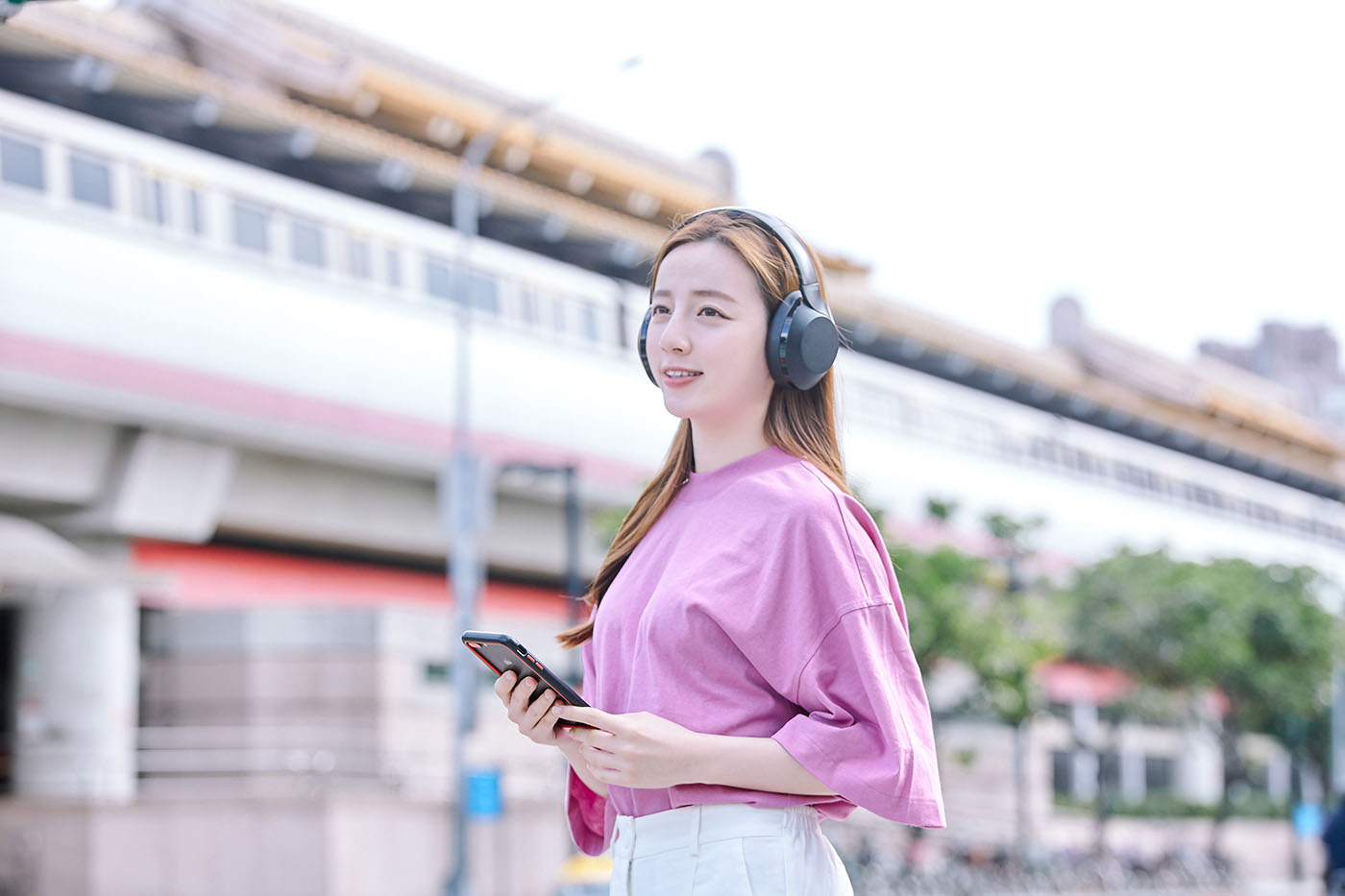 搭載Android TV 9.0系統，支援語音搜尋，ISF畫質表現，Philips 55PUH7374 大型液晶顯示器