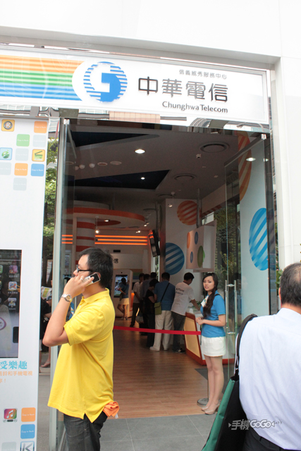 決戰威秀商圈 帶你逛三大電信直營門市 T客邦