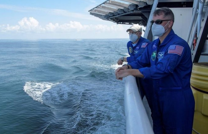 45年來首次「濺落」歸來，SpaceX「飛龍號」太空艙成功濺落墨西哥灣