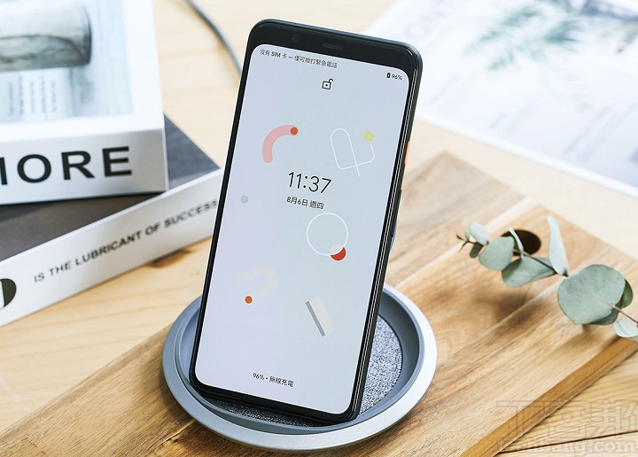 通過 Qi-EPP 認證下，支援最大到 15W 的輸出功率，自然可為 Google Pixel 的 11W 無線快充進行充電。