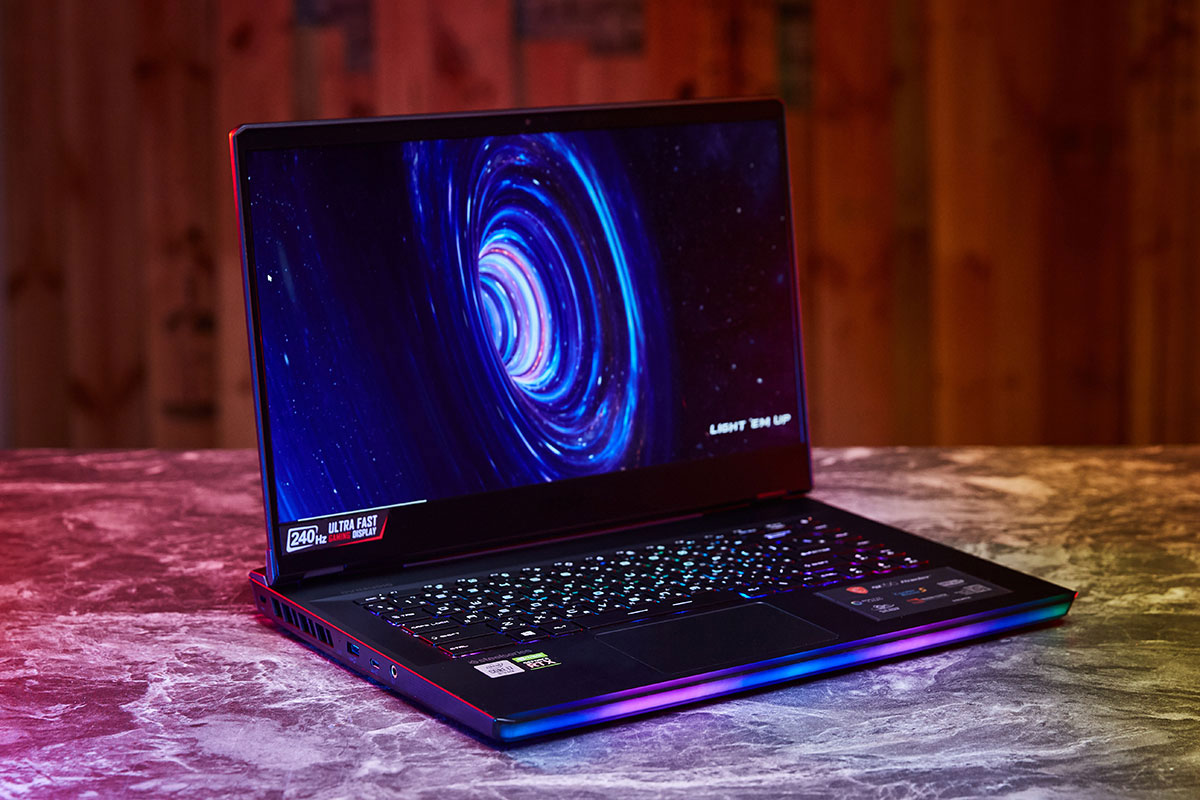 作為 MSI Gaming 電競筆電中「中流砥柱」一般存在的 MSI GE66,除了符合玩家期待的主流硬體效能,今年更在外觀上有了不同以往的突破!