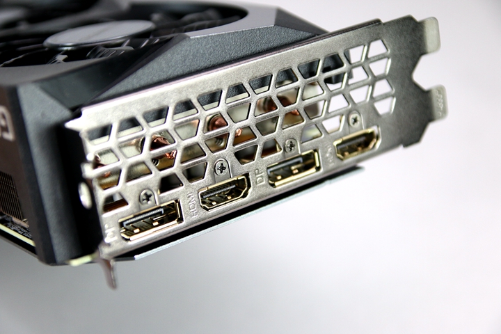 技嘉科技 GeForce RTX 3060 Ti GAMING OC PRO 8G 顯示卡分別提供 2 個 DisplayPort 1.4a、2個 HDMI 2.1 做為影像 I/O 輸出。