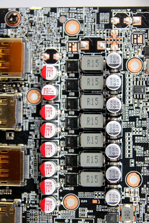 在顯示卡供電方面，技嘉科技 GeForce RTX 3060 Ti GAMING OC PRO 8G 顯示卡採用 10 相供電設計，為繪圖卡提供穩定的供電能力。