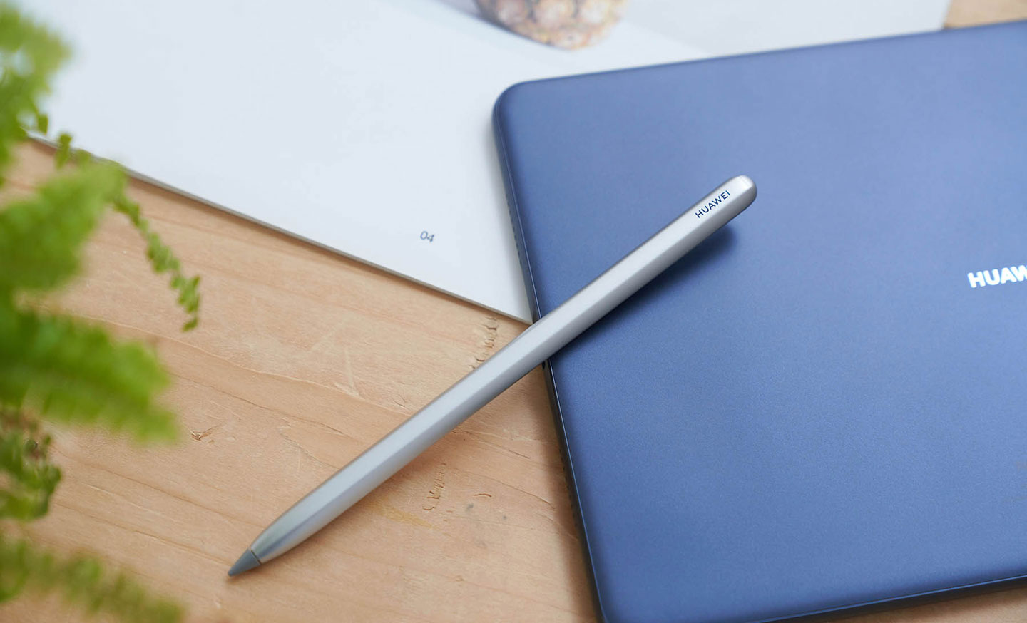 HUAWEI M-Pencil 的外型設計如同六角面的鉛筆一般，擁有極佳的握感。