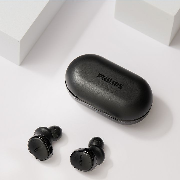 Philips 與韓國女團 STAYC 聯乘推出 TAT4556 真無線藍牙耳機，搭載 Hybrid  ANC 降噪及亞洲專屬調音