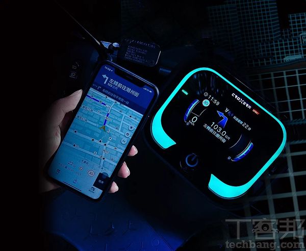 宏佳騰 CROXERA 儀表系統已成為著名的車款特色，可與手機配對並提供多元的智慧功能。