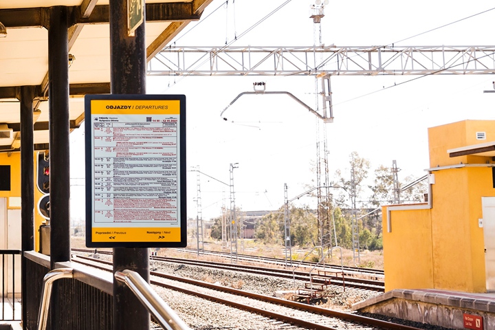 E Ink元太科技與冠捷科技攜手推出25.3吋彩色電紙看，鎖定鐵道交通的公共顯示、以及百貨零售的廣告看板市場。