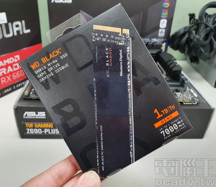 本次選擇的硬碟為 WD BLACK SN850 NVMe PCIe 4.0，容量 1TB。