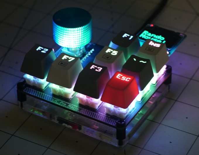 每個按鍵的LED背光燈也都能透過程式分別控制。