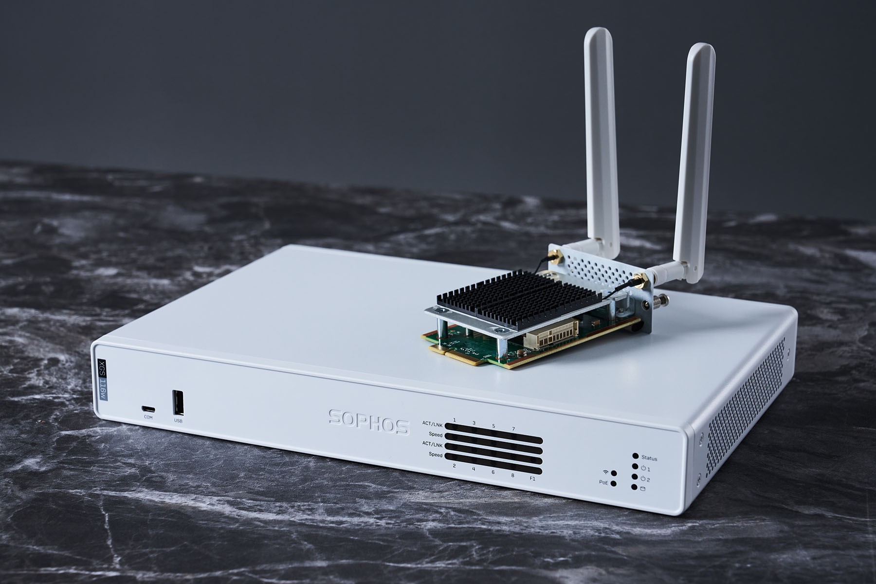 「HiNet SME 超寬頻整合服務」提供 SOPHOS XGS 116（內建 4G 行動網路模組）作為固網寬頻的備援。